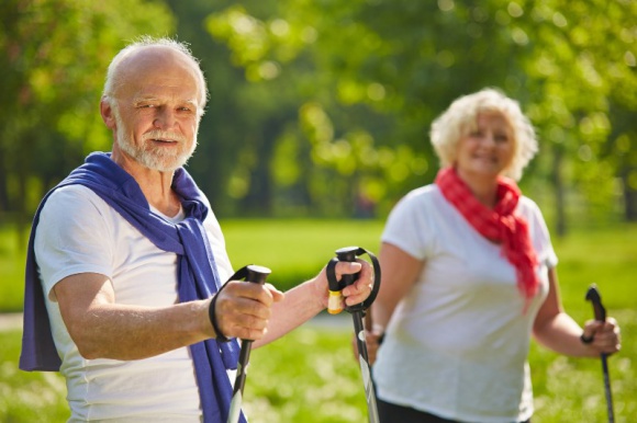 Seniorzy poznali sekret zdrowego starzenia się LIFESTYLE, Zdrowie - Sześćdziesięciolatkowie wchodzą w najszczęśliwszy okres swojego życia, ale o to szczęście trzeba zadbać. Jak się aktywnie i dobrze starzeć? Tajemnicę zdradził prof. Shlomo Noy, specjalista w zakresie geriatrii i współzałożyciel Angel Care Wrocław.