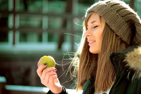 Chroń organizm zimą. Oto produkty, które w naturalny sposób zwiększą odporność LIFESTYLE, Zdrowie - Okres zimowy to czas próby dla każdego organizmu. Dlatego warto zadbać o wzbogacanie diety o produkty budujące odporność.