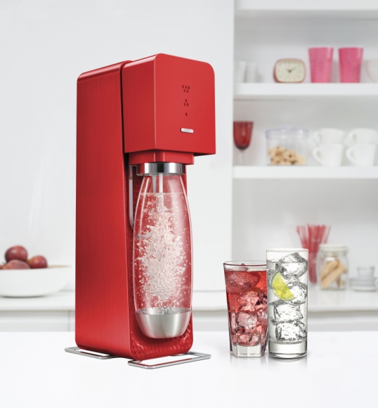 Letnie orzeźwienie w zdrowej wersji homemade? Z SodaStream to możliwe! LIFESTYLE, Zdrowie - Letnia pora roku i wysokie temperatury powietrza skłaniają do spożywania lekkich i orze . źwiających napojów. Przedstawiamy kilka przepisów, które łatwo można wykonać zarówno w domu, podczas pikniku w ogrodzie czy wakacyjnego wyjazdu. A wszystko to na bazie wody gazowanej.