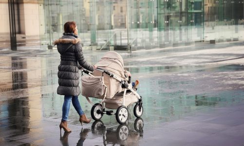 Mama wie lepiej: jak rozsądnie wybrać wygodną spacerówkę?