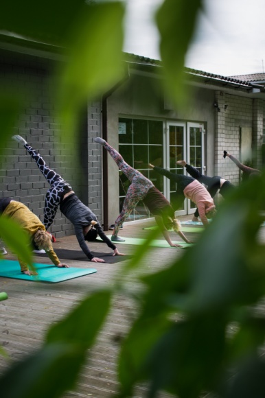 Chwila relaksu dla zapracowanych. Warsztaty jogi na świeżym powietrzu z Idea Hub LIFESTYLE, Zdrowie - Już w najbliższą sobotę, 25 sierpnia o godz. 12:00 w łódzkim Parku Helenów odbędą się bezpłatne warsztaty jogi dla zapracowanych. Organizatorem warsztatów jest przestrzeń coworkingowa Idea Hub.