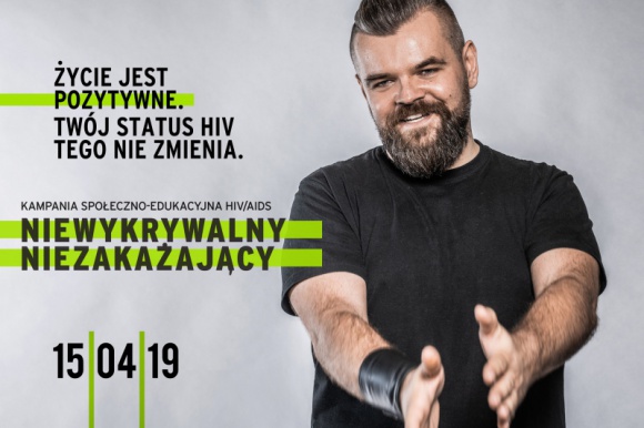 Żyjący z HIV wychodzi z szafy LIFESTYLE, Zdrowie - Od 16 lat żyję z HIV, od 15 lat mam niewykrywalny poziom wirusa we krwi. Nie stanowię zagrożenia dla otoczenia – mówi Tomasz Siara, który rozpoczyna własną kampanię edukacyjną o HIV/AIDS.