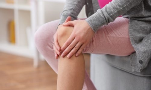 Problem z rzepką – co robić kiedy „chrupie” nam w kolanach?