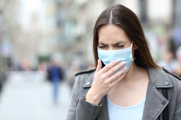 Nie tylko COVID. Jak smog, maseczki i chore budynki działają na układ oddechowy?